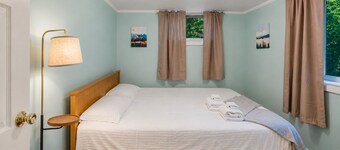 First Floor Retreat | Minutes to Stowe Mountain