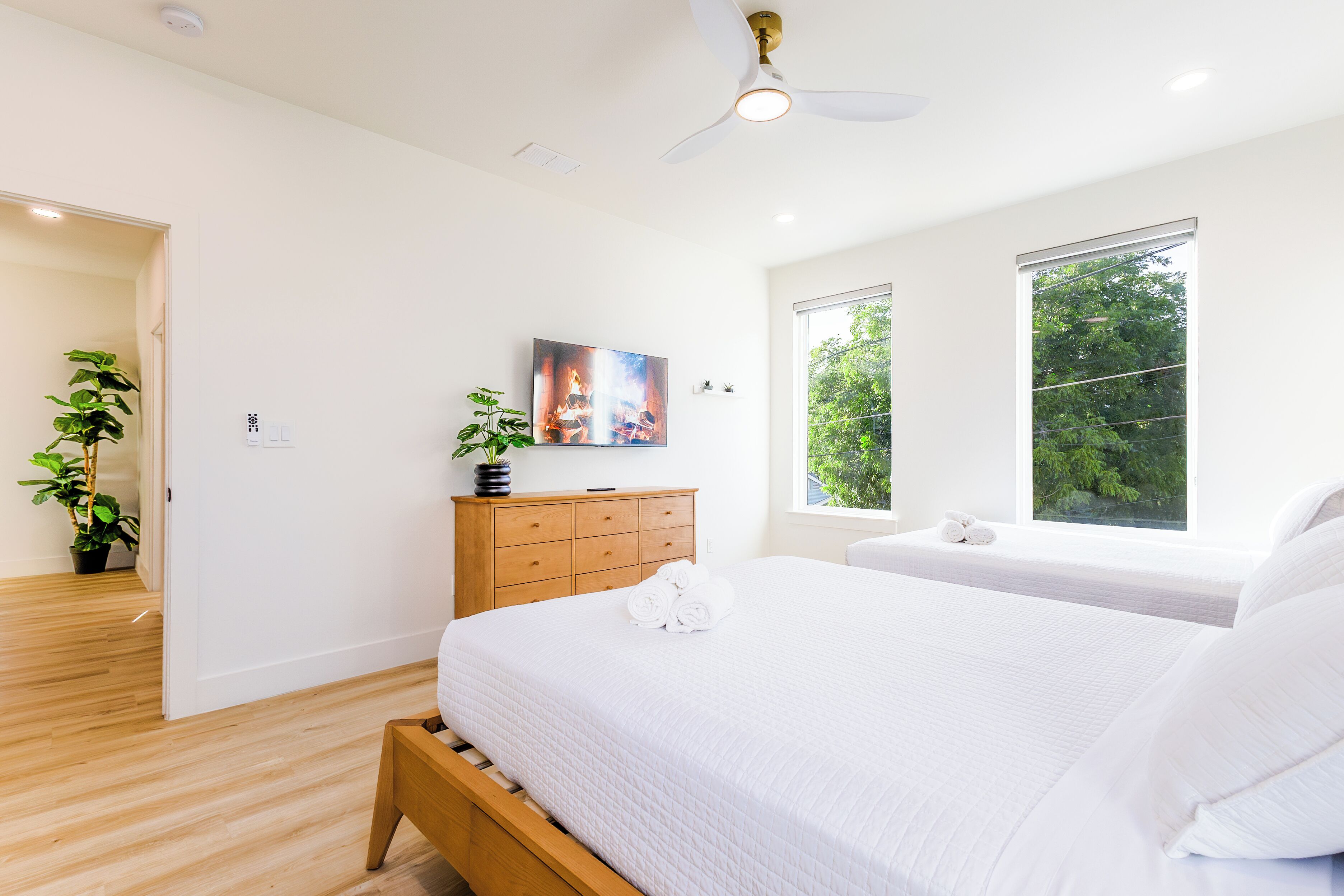 3 quartos, ferros/tábuas de passar roupa, Wi-Fi, roupa de cama