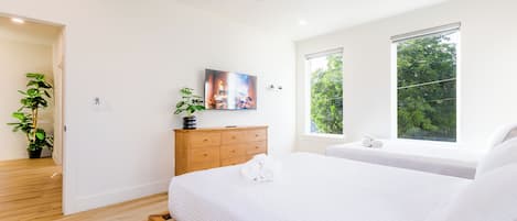 3 habitaciones, tabla de planchar con plancha, wifi y ropa de cama