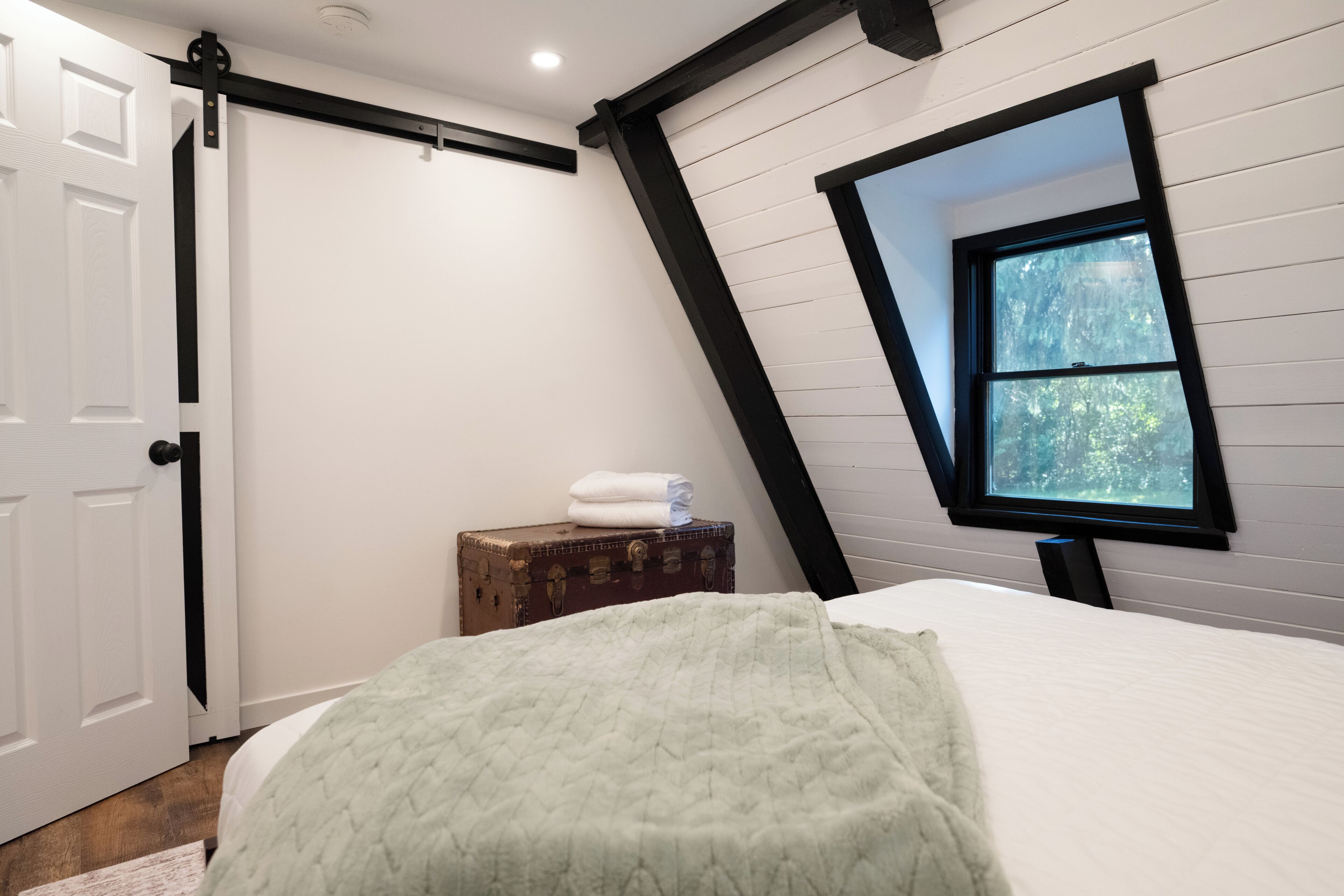 2 bedrooms, desk, free WiFi, bed sheets