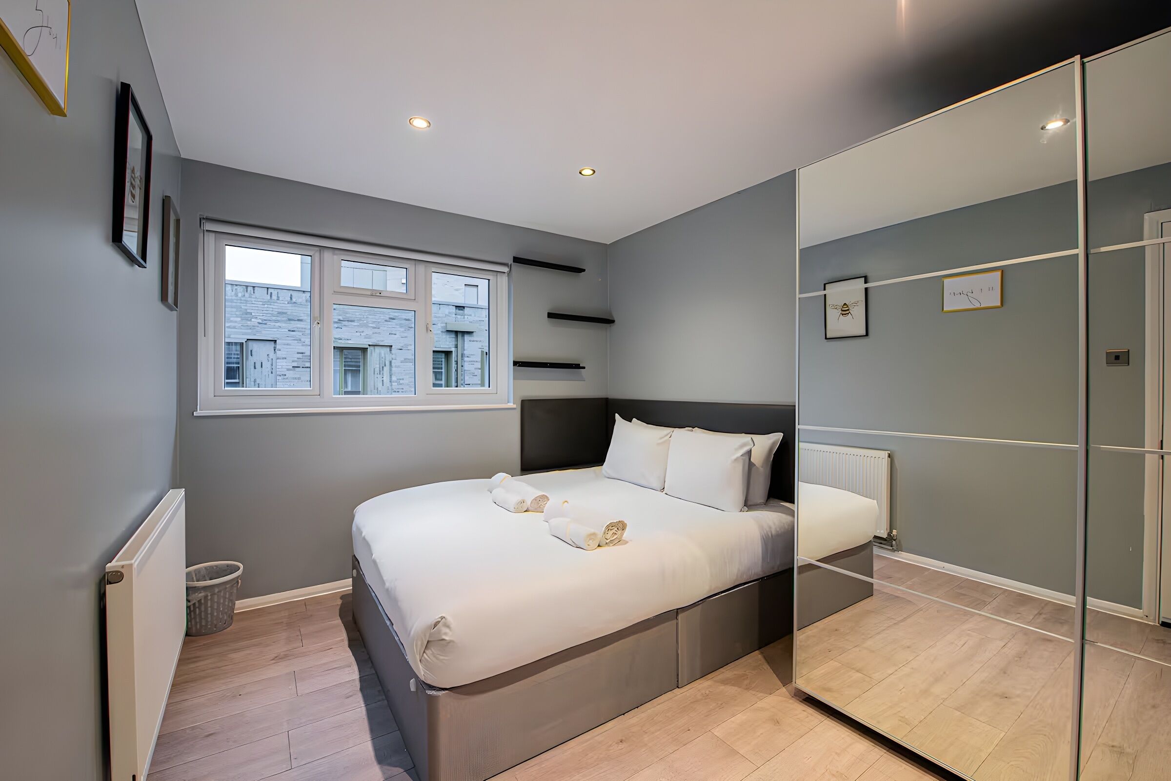 4 bedrooms, desk, iron/ironing board, WiFi (free)