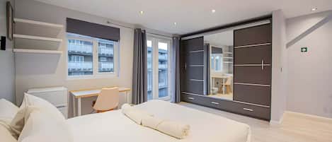 4 habitaciones, escritorio, tabla de planchar con plancha y wifi gratis