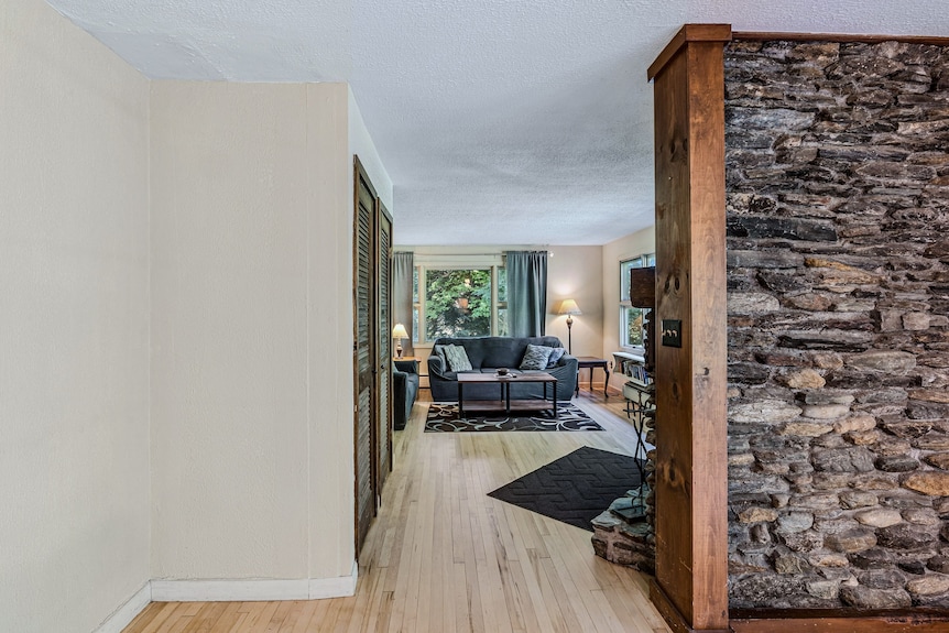 Spacious Upstairs Apartment Near Stowe Mountain - Stowe, VT
