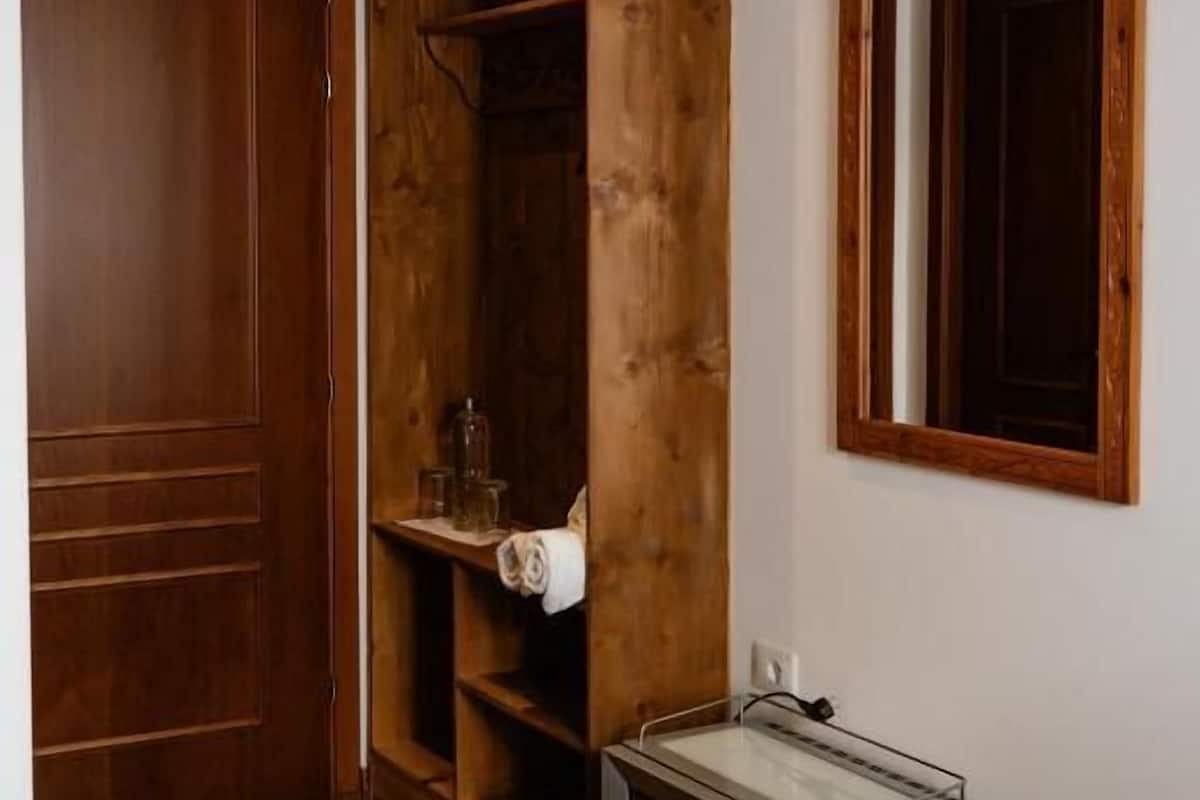 ห้องดีลักซ์ดับเบิล, ระเบียง, วิวเมือง | ห้องเก็บเสียง, Wi-Fi ฟรี