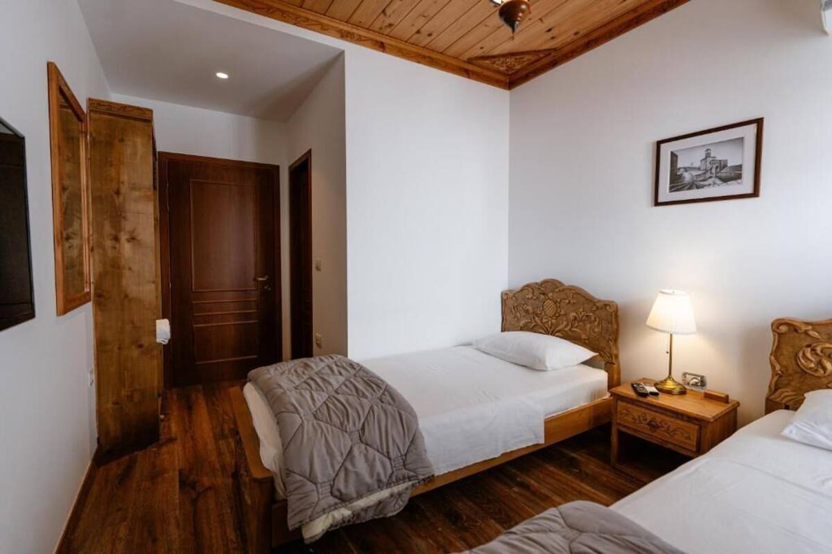 Deluxe Twin Room, Balcony, City View | Soundproofing, WiFi (free)
