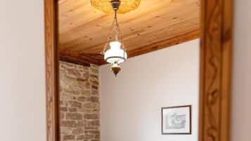 Soundproofing, WiFi (free)