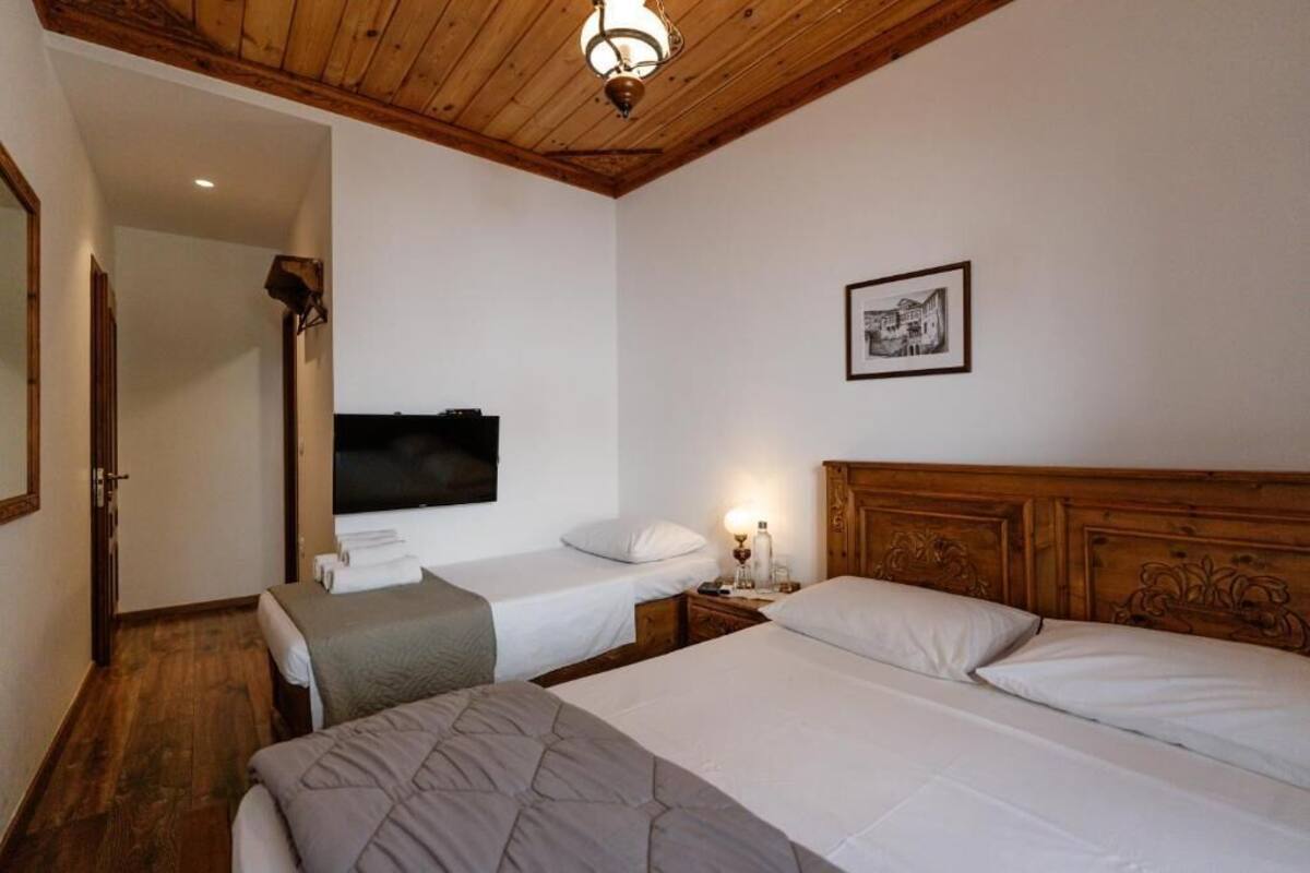 Deluxe Triple Room, Balcony, City View | Soundproofing, WiFi (free)
