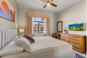 Room - Casa La Quinta ~ Luxury Condo w/Pool near Old Town (La Quinta)