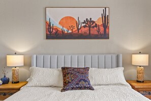 Room - Casa La Quinta ~ Luxury Condo w/Pool near Old Town (La Quinta)