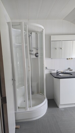 Apartment, 2 Bedrooms, Terrace | Bathroom - Zeer Ruim Appartement (Zottegem)