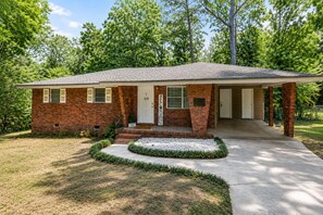 Exterior - Dog Lovers' Dream Wash Station + Dog Library (Warner Robins)