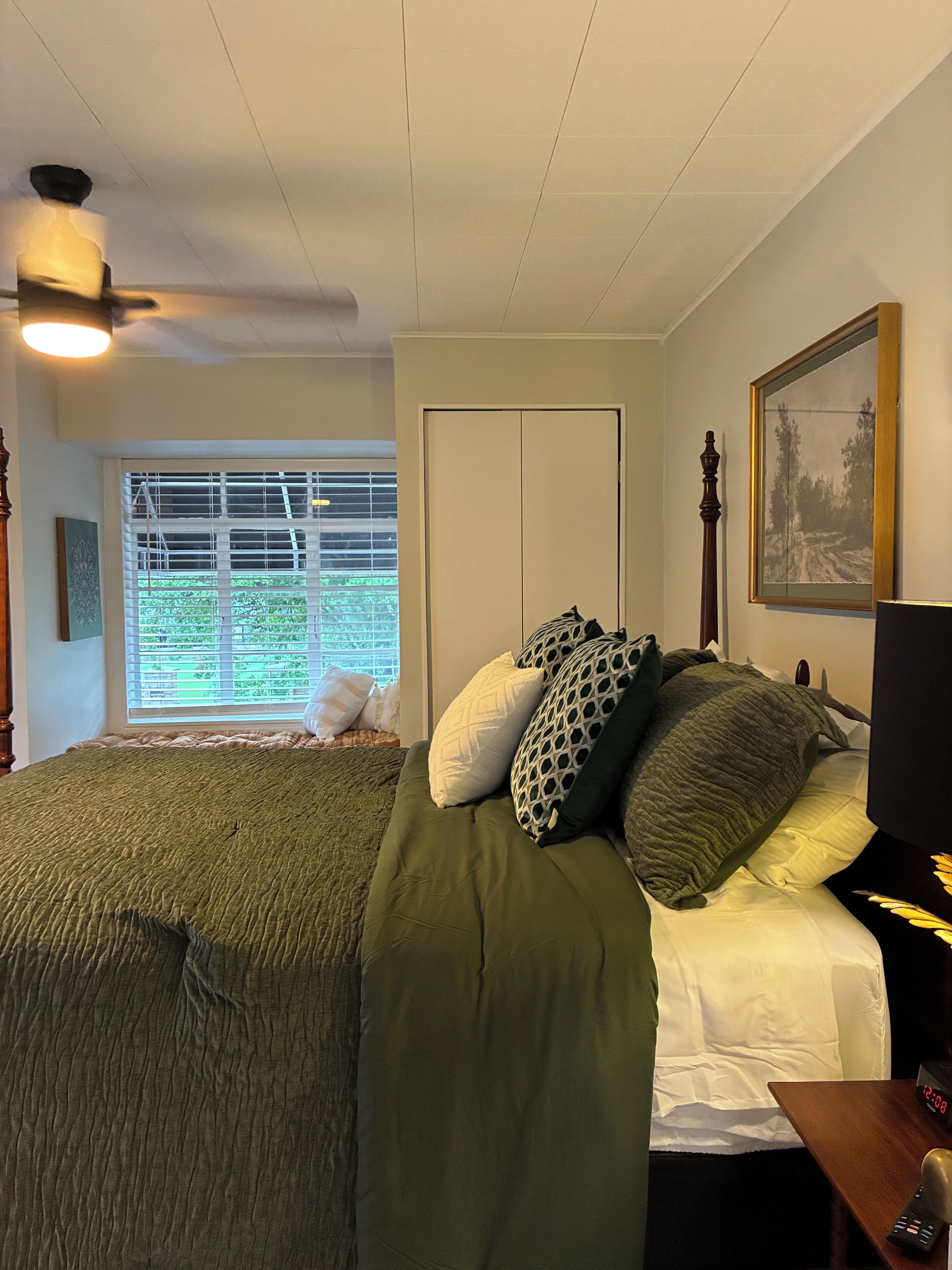 3 slaapkamers, een strijkplank/strijkijzer, wifi, beddengoed