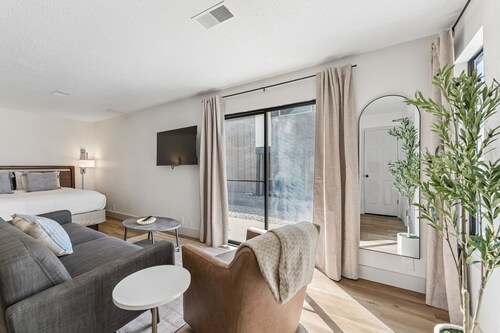 Extended Stay Fully Furnished Studios At The Cass
