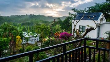 Quarto casal luxo, sacada, vista para o vale | Terraço/pátio