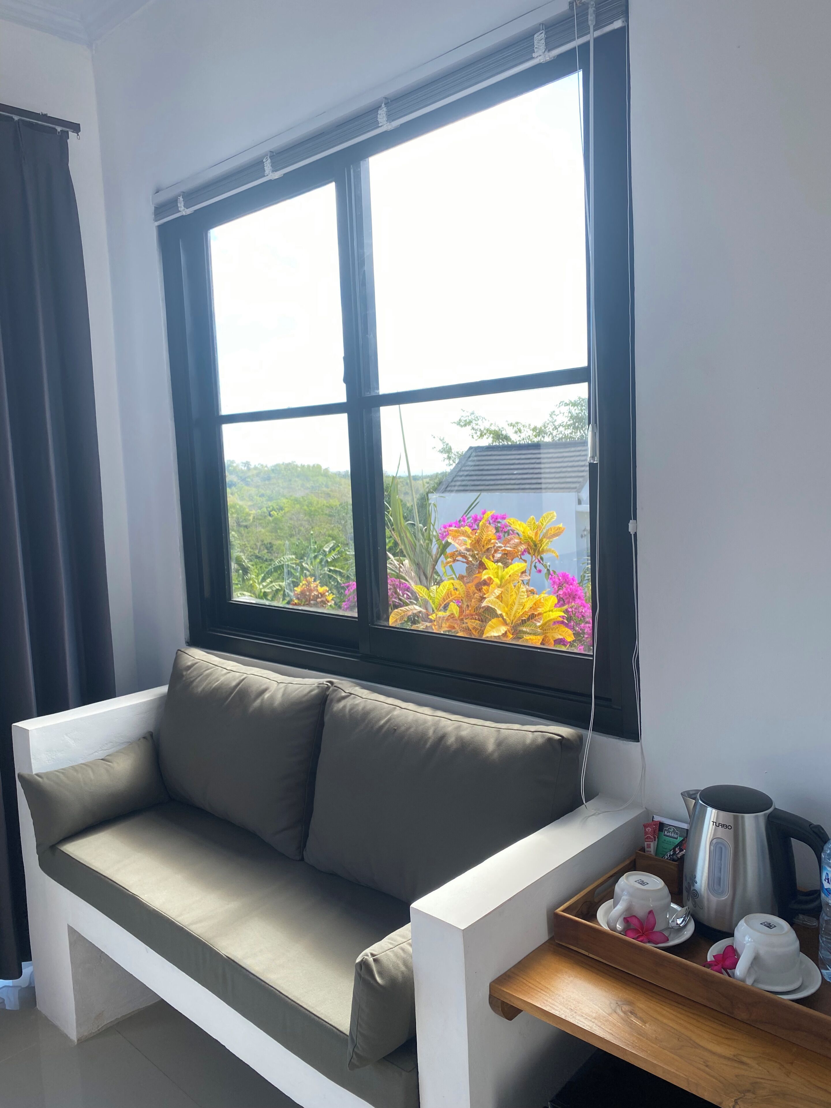 Chambre Double, balcon, vue vallée | Coin séjour
