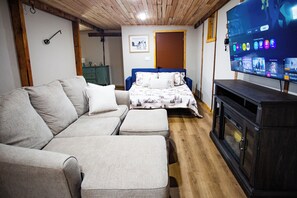 Smart TV, fireplace, music library, stereo