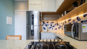 Basic Apartment | Private kitchen - Apt. w/ Balcony in Condo. 500m From Beach Lan0204 (Florianópolis)