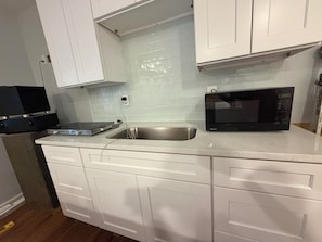 Private kitchen - Pleasant 2-bedroom basement apartment in Lawrenceville (Lawrenceville)