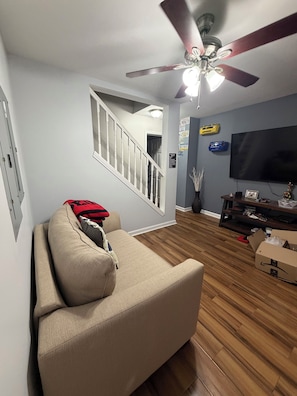 Living area - Pleasant 2-bedroom basement apartment in Lawrenceville (Lawrenceville)