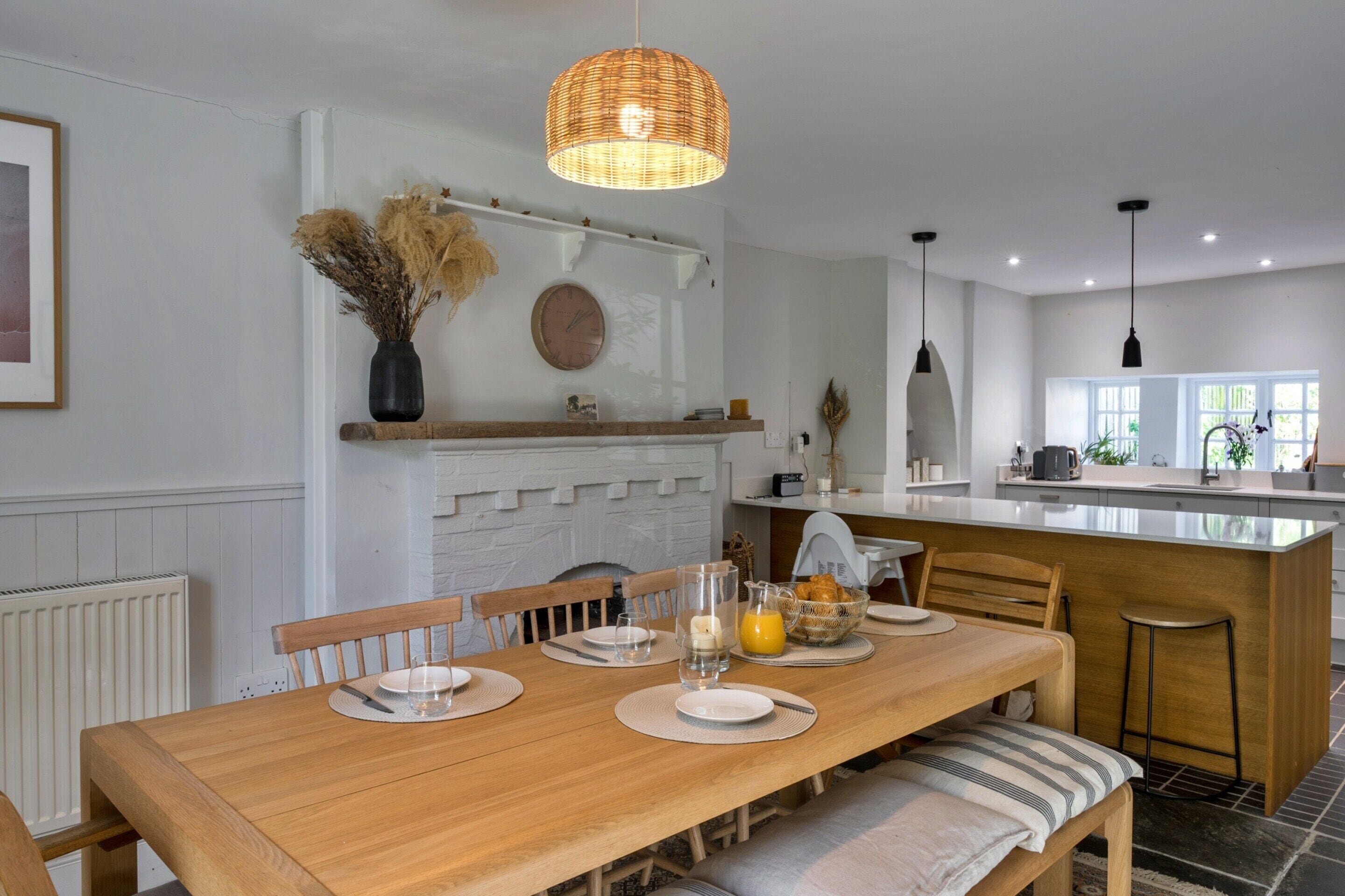 Cottage | Dining