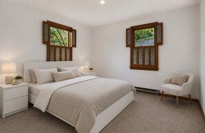 Iron/ironing board, travel cot, free WiFi, bed sheets - Spacious 3BR Stockton Rivertown Getaway (Stockton)