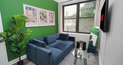 Cozy 2BR Near McCormick & Wintrust with Optional Parking