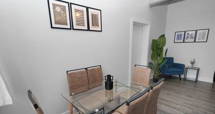Cozy 2BR Near McCormick & Wintrust with Optional Parking