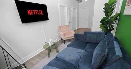 Cozy 2BR Near McCormick & Wintrust with Optional Parking