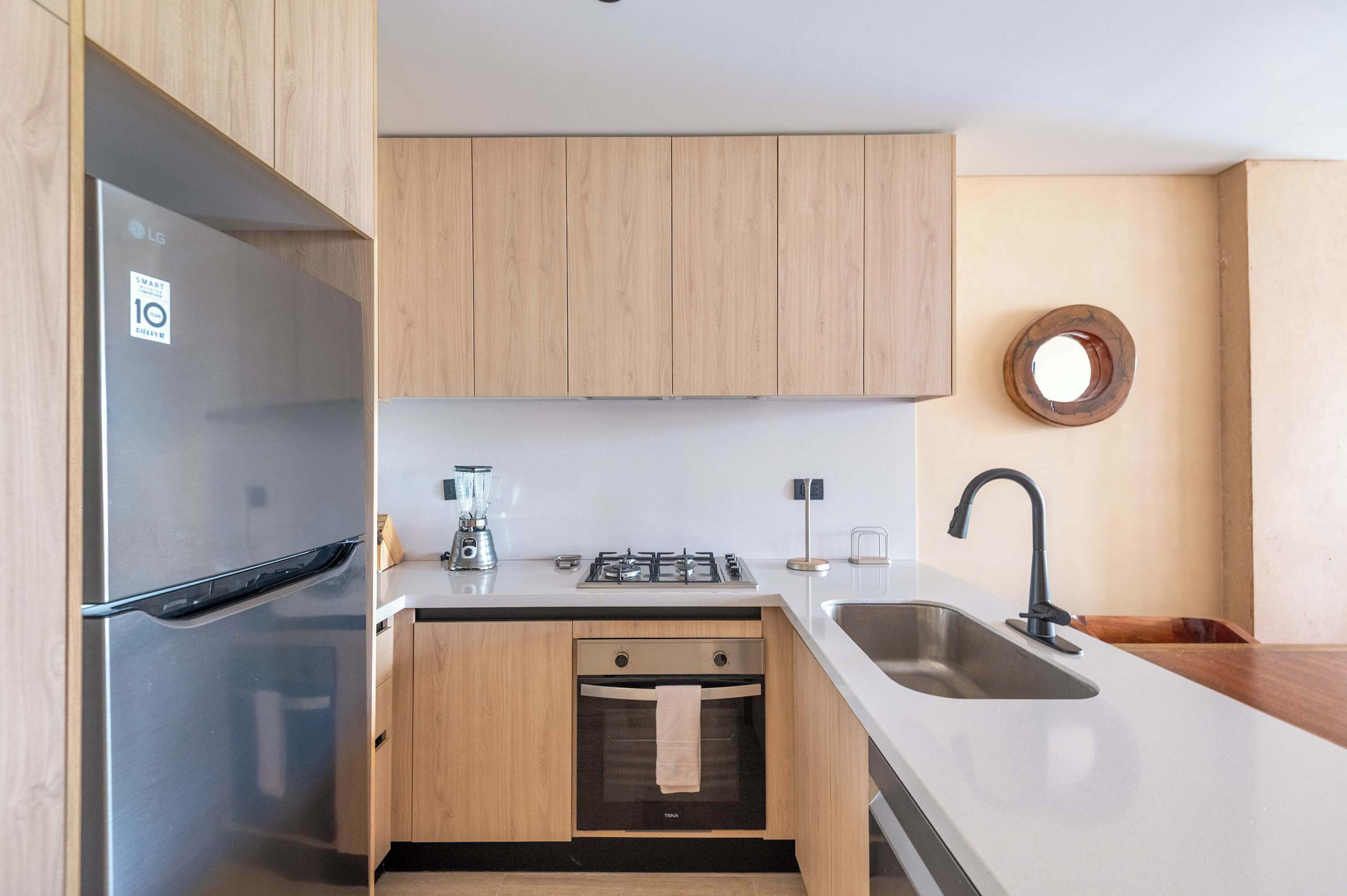 Coffee/tea maker, fridge, microwave, oven