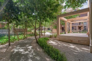 المنطقة المحيطة بالمنشأة