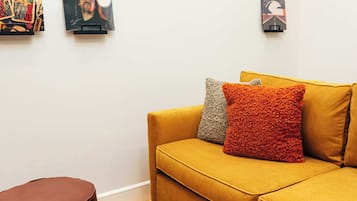 Televisión, estéreo y oficina