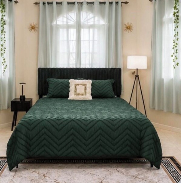 Room - Emerald Luxe - Bedroom Suite Montego Bay (Montego Bay)