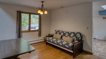 TV, fireplace, stereo
