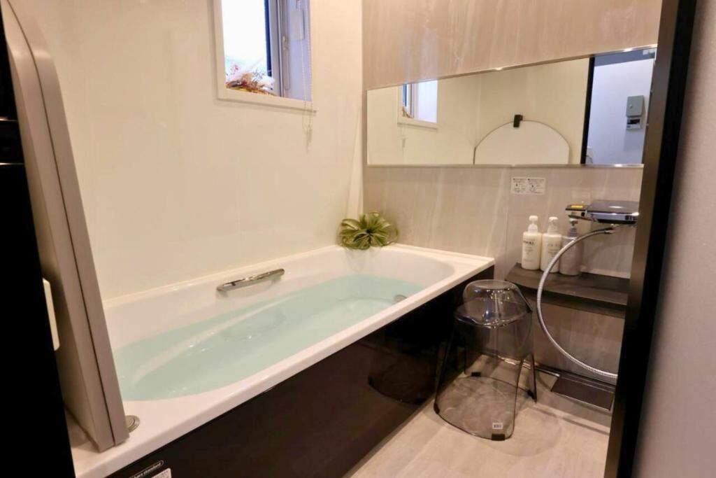 Basic House, 4 Bedrooms, City View | Bathroom