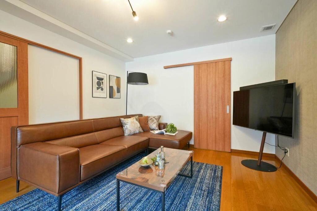 Casa básica, 4 habitaciones, vista a la ciudad | Área de sala de estar