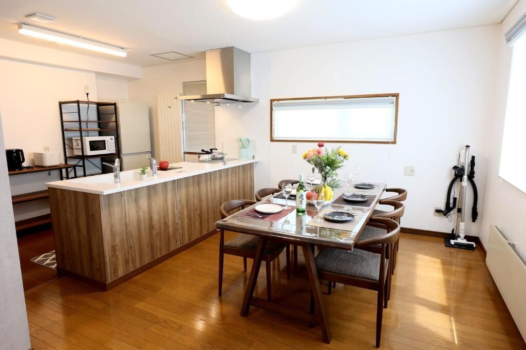 Basic House, 4 Bedrooms, City View | Dining