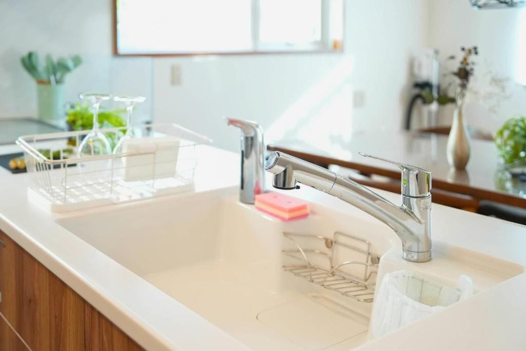 Basic House, 4 Bedrooms, City View | Private kitchen