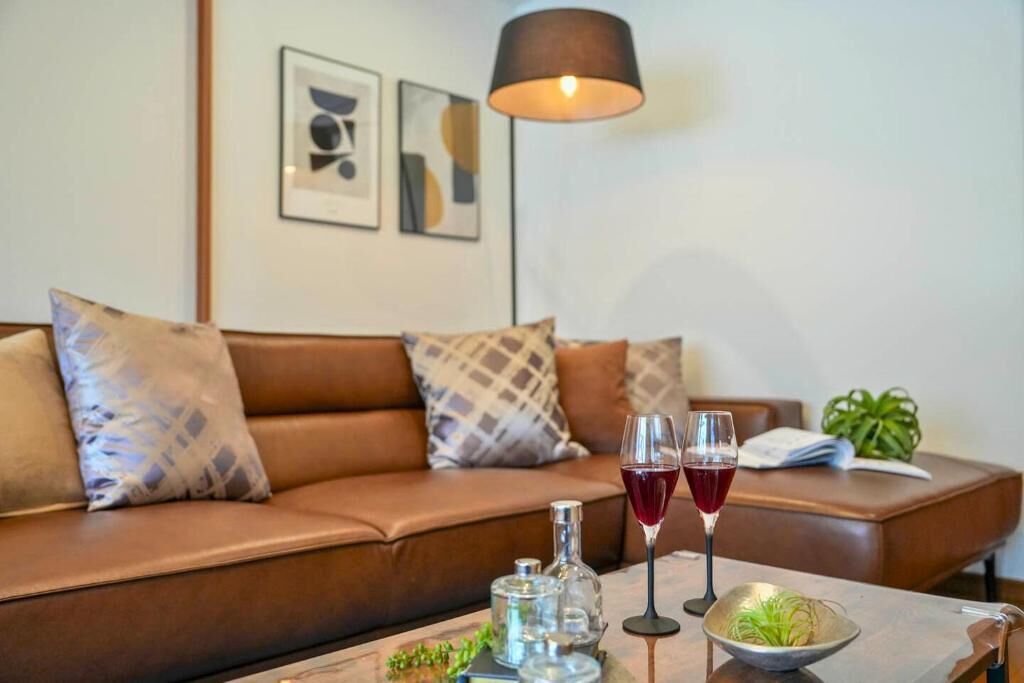 Casa básica, 4 habitaciones, vista a la ciudad | Área de sala de estar
