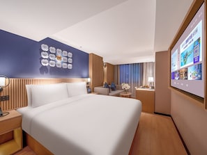 Down duvets, memory-foam beds, free minibar, desk - Crystal Hotel Beijing TianTan (Beijing)