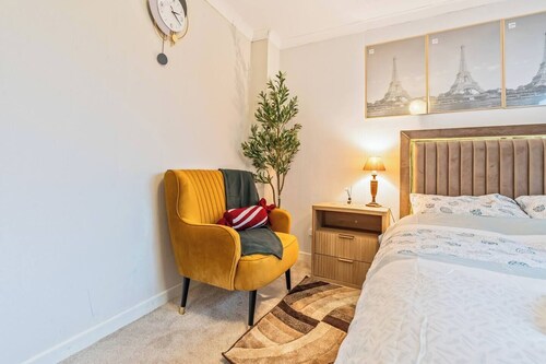 #99 Quirky and Stylish 3-Bed Tamworth Centre Home