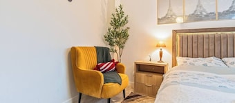 #99 Quirky and Stylish 3-Bed Tamworth Centre Home