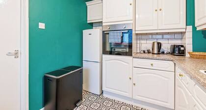 #99 Quirky and Stylish 3-Bed Tamworth Centre Home