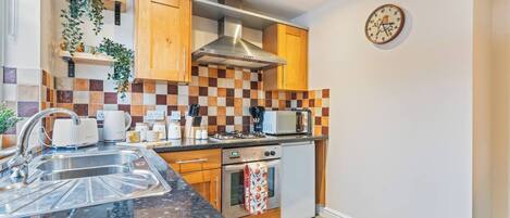 Coffee/tea maker, fridge, microwave, oven