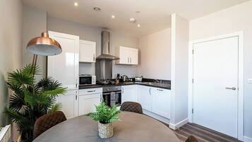 Coffee/tea maker, fridge, microwave, oven