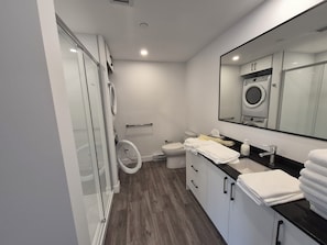 Bathroom - Vrbo Property (Québec)