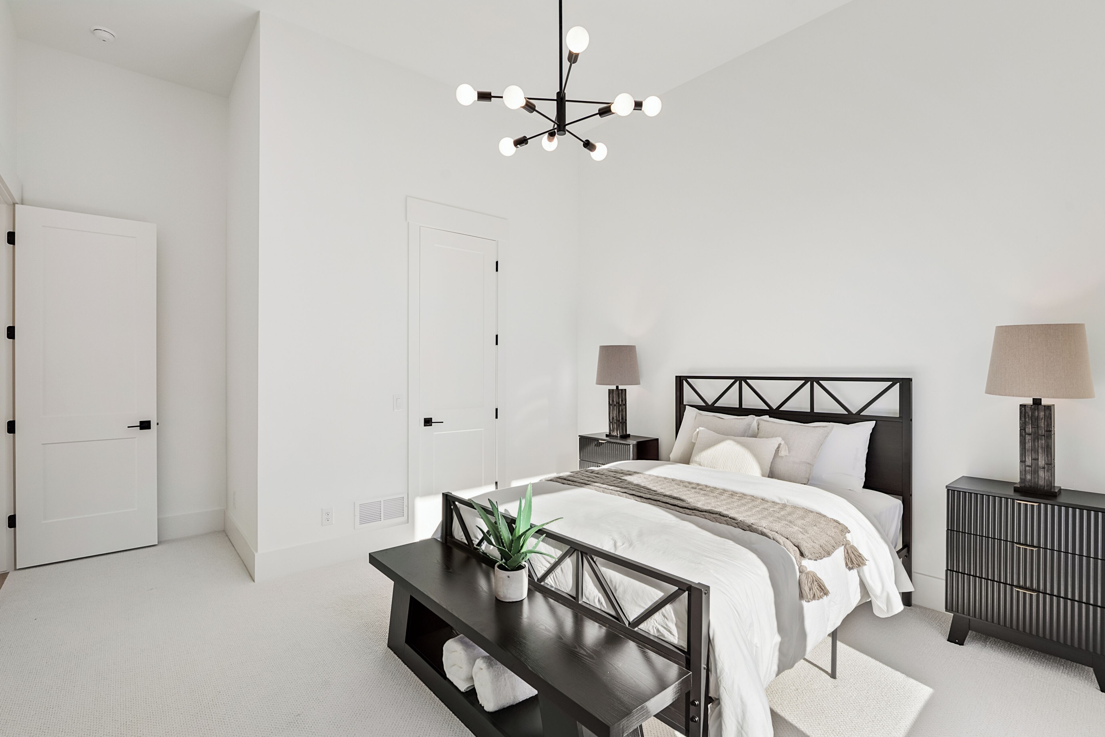 5 bedrooms, iron/ironing board, WiFi (free), bed sheets