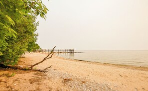 Beach - Chop Wood, Carry Water - Lake front cottage with a cozy vibe (Sandy Hook)