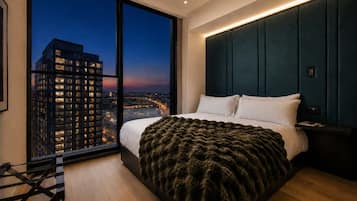 Iron/ironing board, travel crib, WiFi, bed sheets