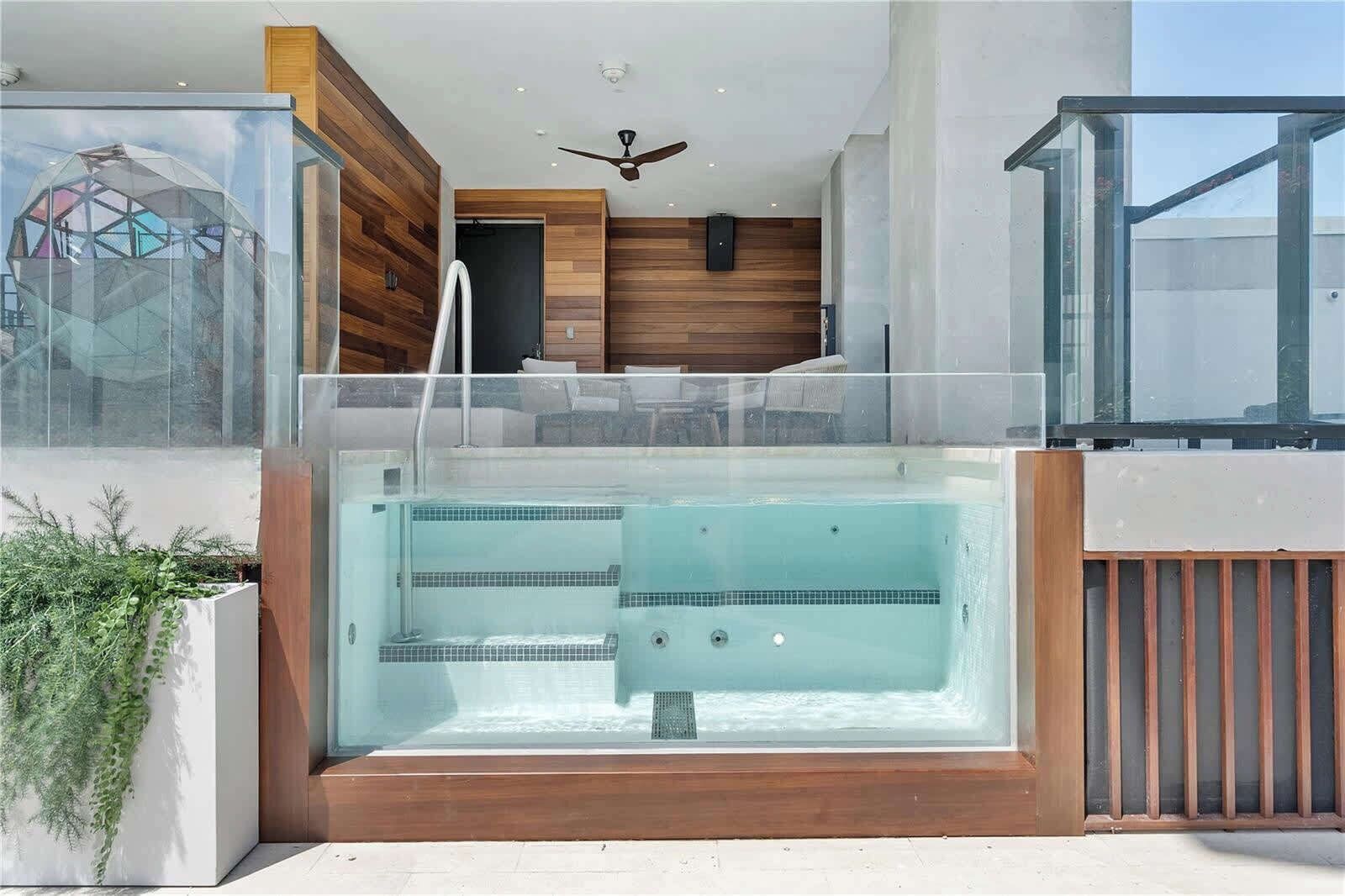 Outdoor spa tub