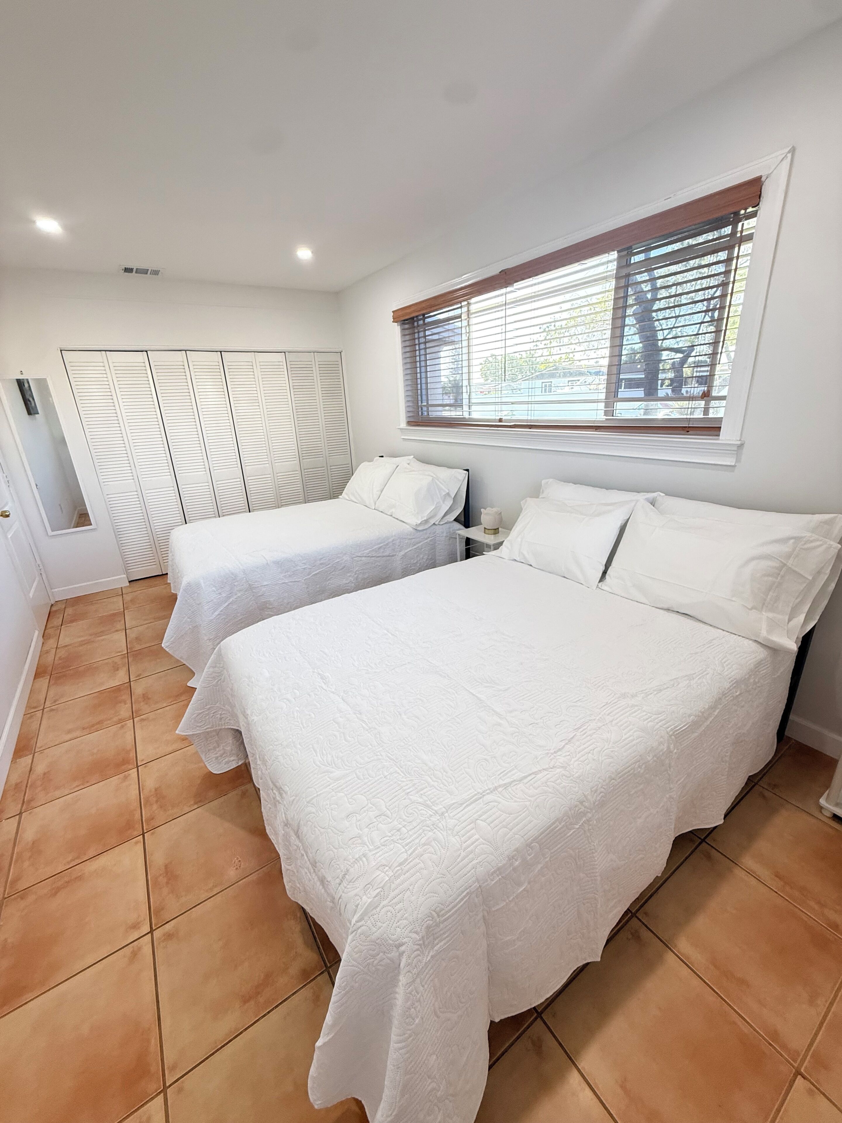 Iron/ironing board, free WiFi, bed sheets